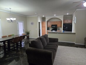 6105 Nancy Ellen St in Amarillo, TX - Foto de edificio - Building Photo