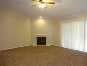 6685 Southern Oaks Dr in Jacksonville, FL - Building Photo - Building Photo