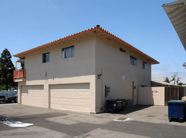 16732 Goldenwest St in Huntington Beach, CA - Building Photo - Building Photo