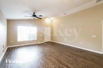 1104 Old Mossy Ct in Plant City, FL - Foto de edificio - Building Photo