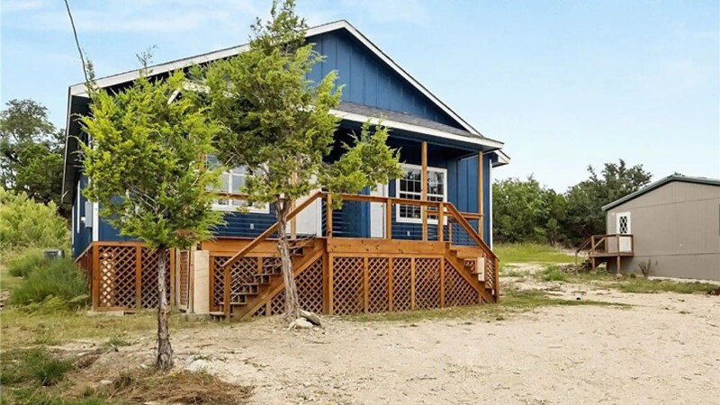 1063 Sleepy Hollow Ln in Spring Branch, TX - Building Photo