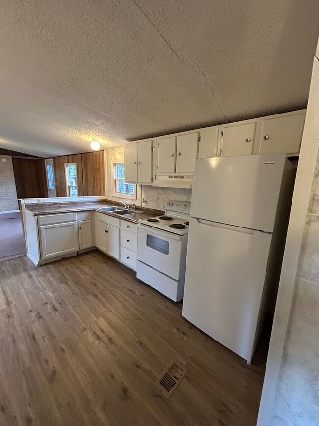 24 Booker Ln in Clinton, ME - Building Photo - Building Photo
