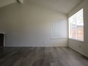2214 W Ave K-15 in Lancaster, CA - Building Photo - Building Photo