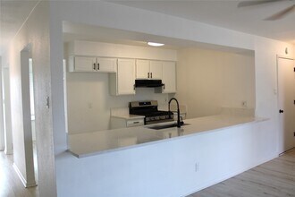 12111 Wood Forest Dr in Houston, TX - Building Photo - Building Photo