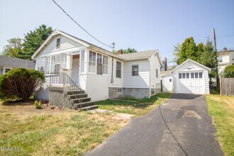 9 Spring Ave in Latham, NY - Building Photo - Building Photo