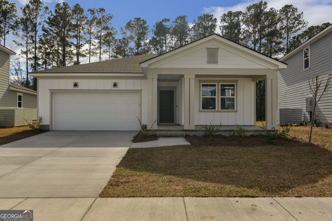 116 Shade Tree Dr in Richmond Hill, GA - Building Photo