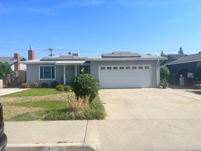 property at 1402 Oak St
