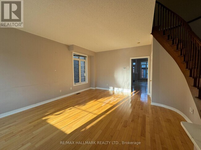 10561 Bayview Ave in Richmond Hill, ON - Building Photo - Building Photo