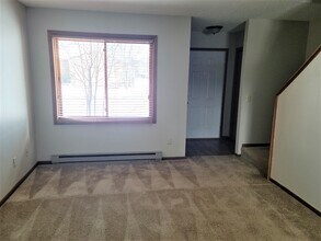 1285 Bartosh Ln in River Falls, WI - Foto de edificio - Building Photo