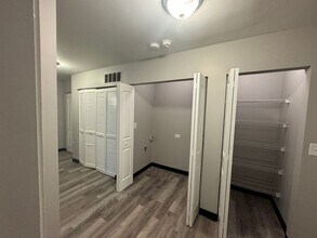 426 W Normal Pkwy in Chicago, IL - Foto de edificio - Building Photo