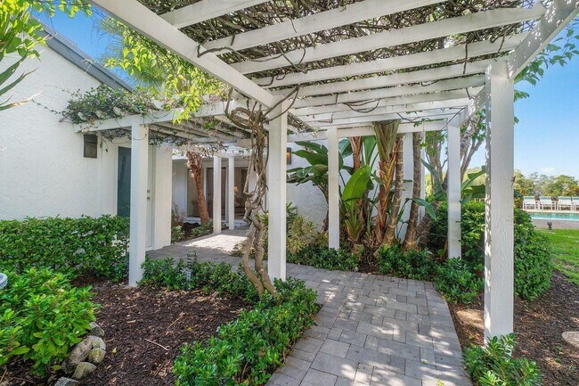 6110 N Ocean Blvd in Ocean Ridge, FL - Building Photo - Building Photo