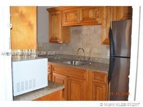 7220 SW 94th Pl in Miami, FL - Building Photo - Building Photo