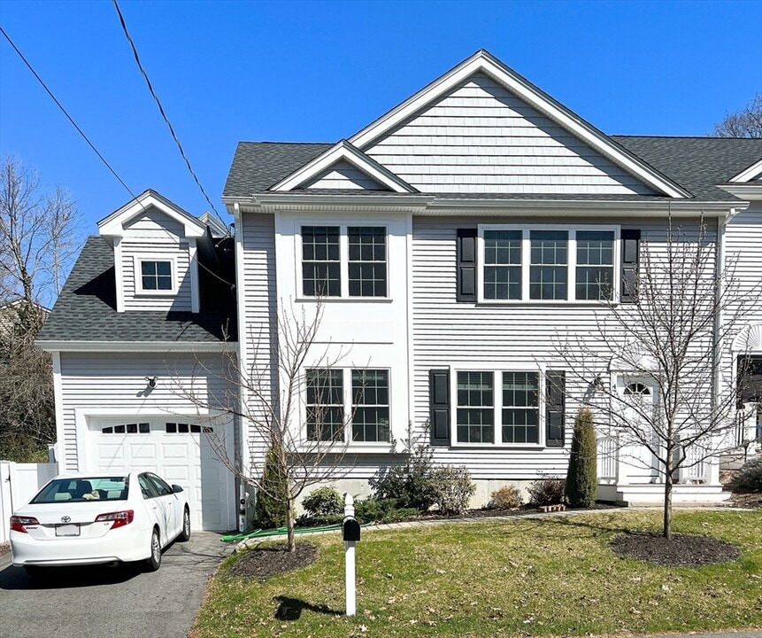 47 Endicott St in Canton, MA - Building Photo