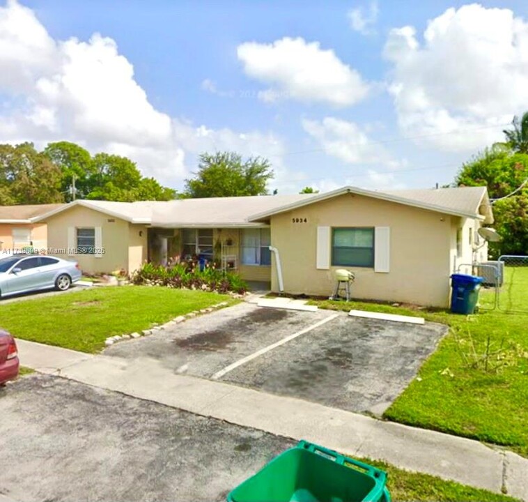 5934 NW 20th St in Lauderhill, FL - Building Photo