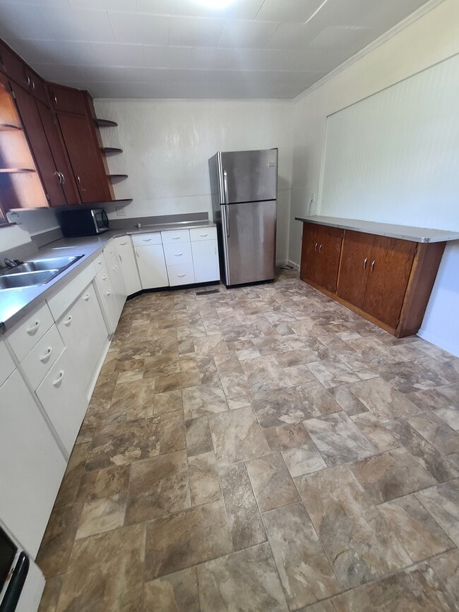 211 N. New St., Apt. 4, Unit 4