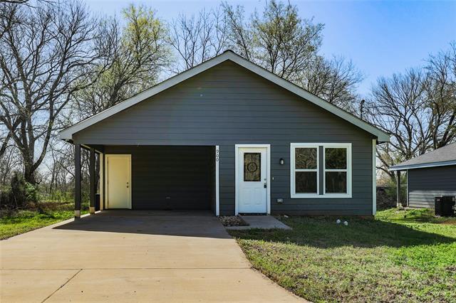 900 Cedar St in Commerce, TX - Building Photo