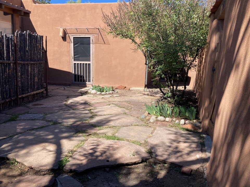 1613 Calle Torreon in Santa Fe, NM - Building Photo