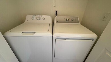 5155 W Tropicana Ave in Las Vegas, NV - Building Photo - Building Photo