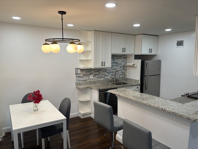 3015 Los Prados St in San Mateo, CA - Building Photo - Building Photo