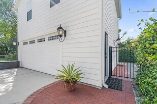 1812 N Westmoreland Dr in Orlando, FL - Building Photo