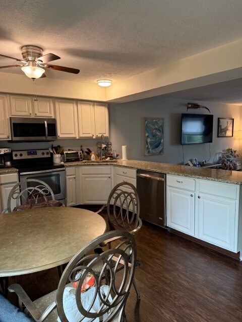 202 Stone Gate Cir in Morgantown, WV - Building Photo - Building Photo