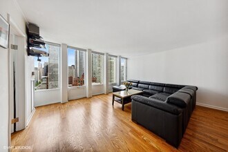 100 E Walton St in Chicago, IL - Building Photo - Building Photo