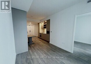 55 Charles St E in Toronto, ON - Building Photo - Building Photo