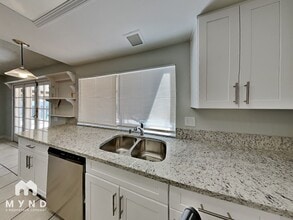 2001 Verdinal Dr, Unit 315 in Las Vegas, NV - Foto de edificio - Building Photo