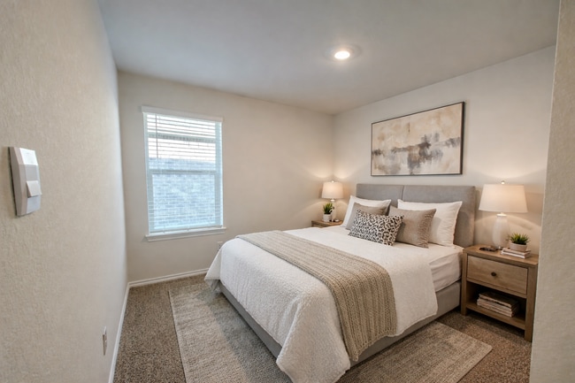 1324 Stuarts Frst Dr in Denton, TX - Building Photo - Building Photo