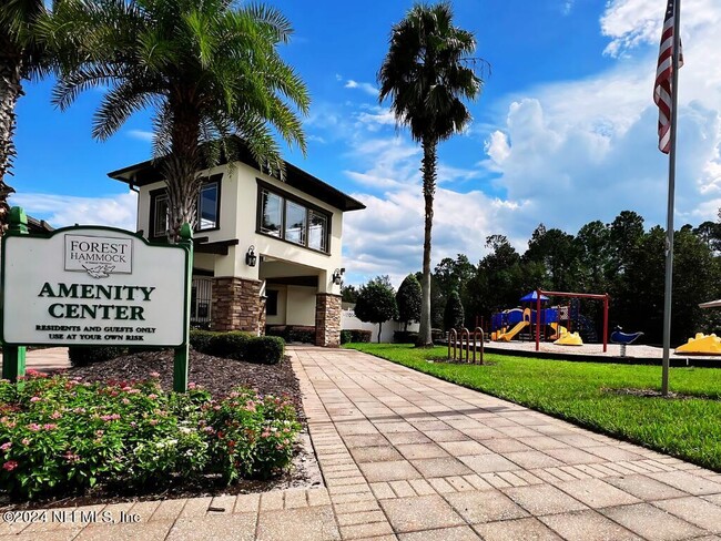 547 Glendale Ln in Orange Park, FL - Foto de edificio - Building Photo