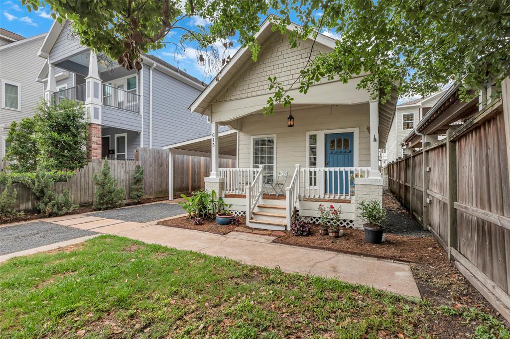615 Allston St in Houston, TX - Building Photo