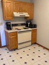 166 Old Brookfield Rd, Unit 21 in Danbury, CT - Building Photo - Building Photo