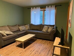 610 Pawling Ave, Unit Floor 1 in Troy, NY - Building Photo - Building Photo