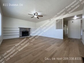 811 Dianna Dr in Lodi, CA - Foto de edificio - Building Photo
