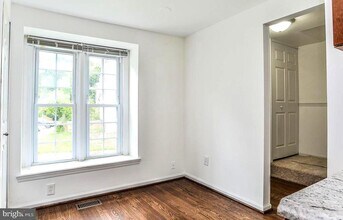 14424 Black Horse Ct in Centreville, VA - Foto de edificio - Building Photo