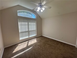 205 Rugen Ln in College Station, TX - Foto de edificio - Building Photo