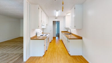 827 Las Gallinas Ave in San Rafael, CA - Building Photo - Building Photo
