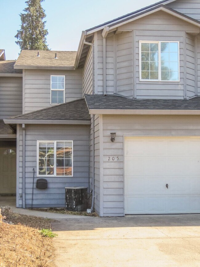 205 3rd St in Gaston, OR - Building Photo - Building Photo