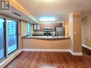 188 Doris Ave in Toronto, ON - Building Photo - Building Photo