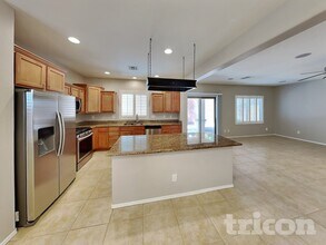 10728 Khalua Ave in Las Vegas, NV - Building Photo - Building Photo