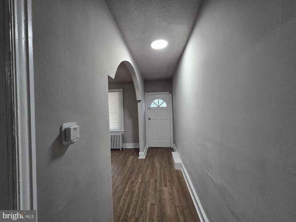 968 E Woodlawn St in Philadelphia, PA - Building Photo