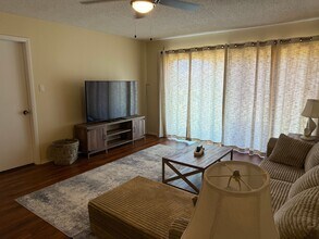 8513 Dominican Ct in Ft. Myers, FL - Foto de edificio - Building Photo