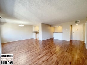 350 S Oakland in Pasadena, CA - Foto de edificio - Building Photo