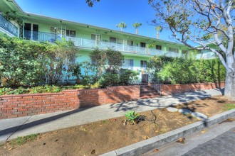 1205 N Hayworth Ave in West Hollywood, CA - Building Photo - Building Photo