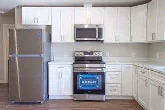 88 Bayview Ave in Bay Point, CA - Foto de edificio - Building Photo