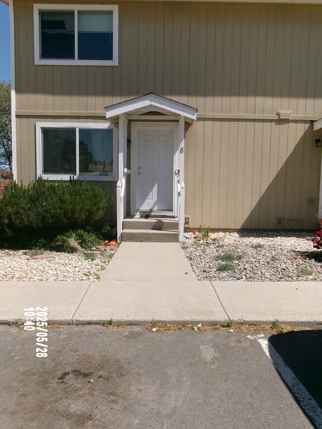 1265 Redwood Cir in Gardnerville, NV - Building Photo - Building Photo