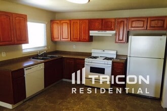 48 W Leland Rd in Pittsburg, CA - Building Photo - Building Photo