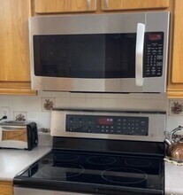 1565 Glentry Ln in Sebastian, FL - Foto de edificio - Building Photo