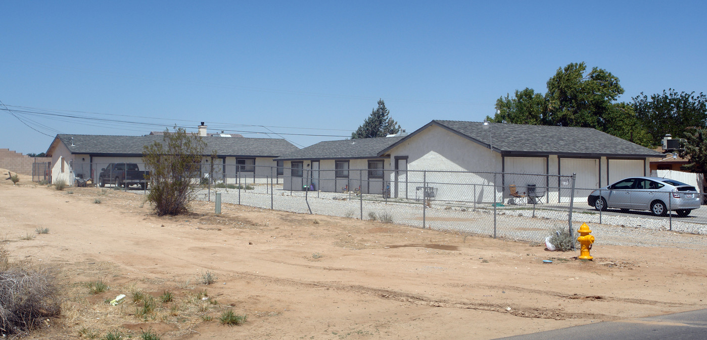 13508 Mohawk Rd in Apple Valley, CA - Building Photo