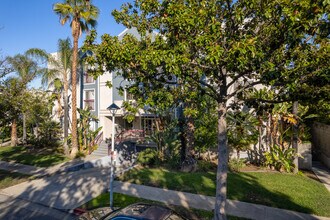 432 N Kenwood St in Glendale, CA - Building Photo - Building Photo